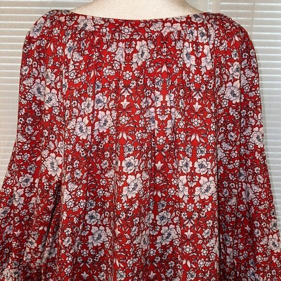 StJohn’s Bay 2X Classic All American Colors Red Blue White Floral V-Neck Blouse - Picture 4 of 12